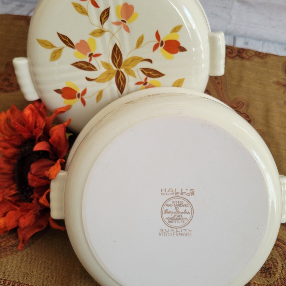 Halls Superior Autumn Leaf 1940s Casserole Dish